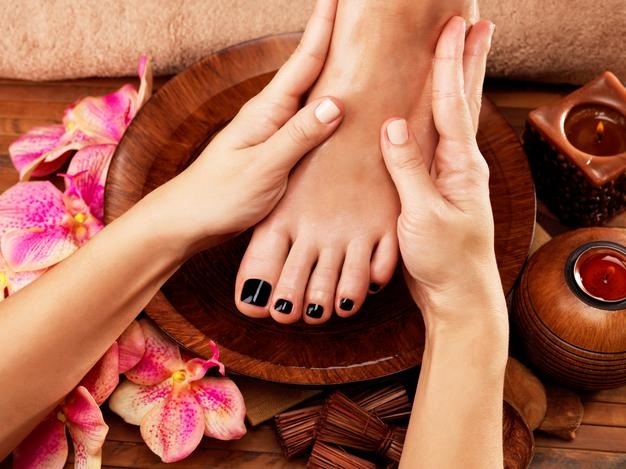 pedicure service by daisy's